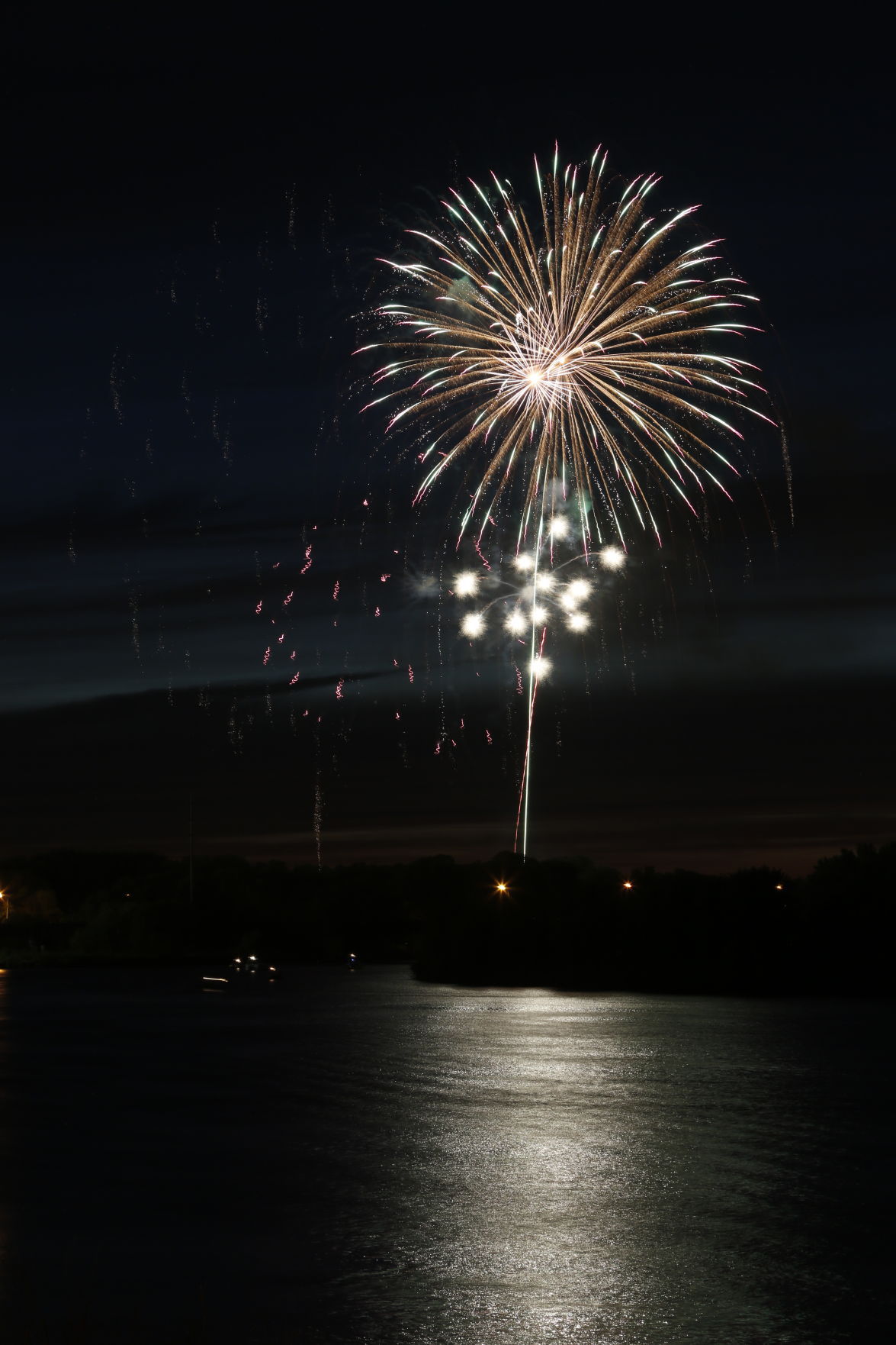 070216mp-fireworks-3